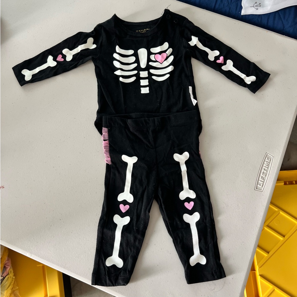 Tahari Black and White Skeleton Design Top
